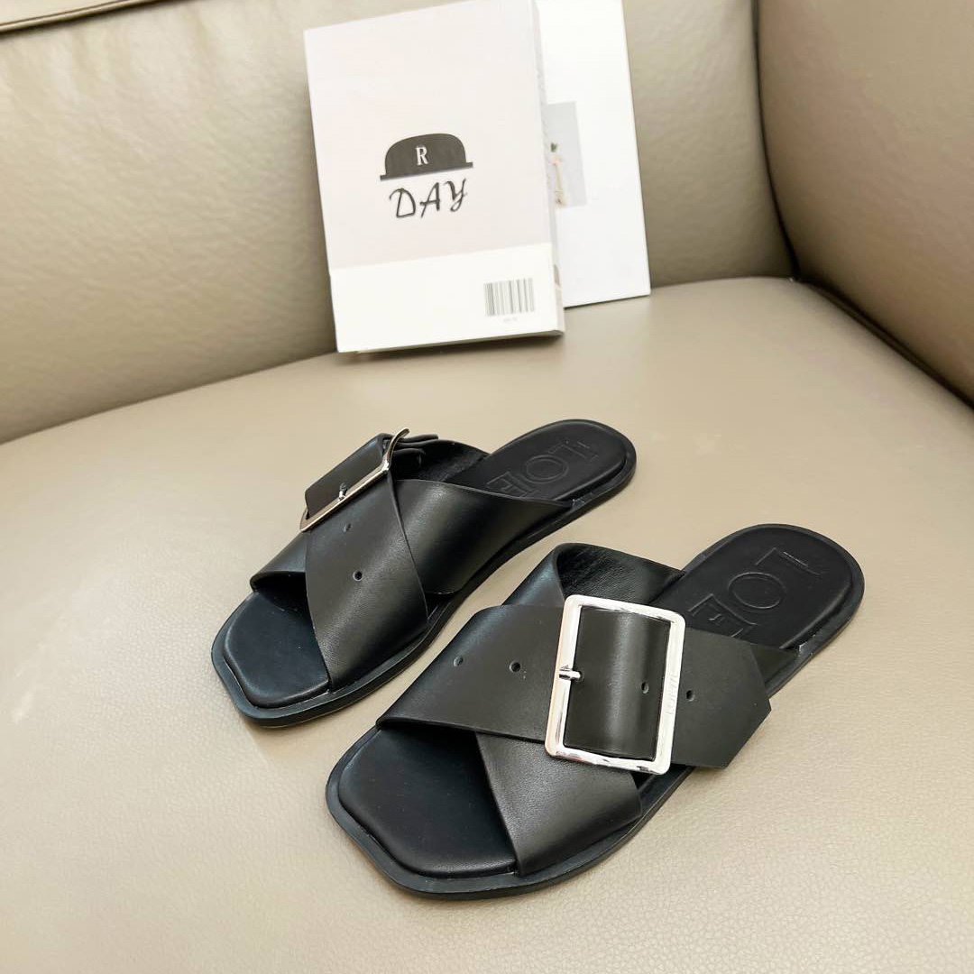 Loewe Petal Belt Flat Sandal In Vegetable-tanned Calfskin - 