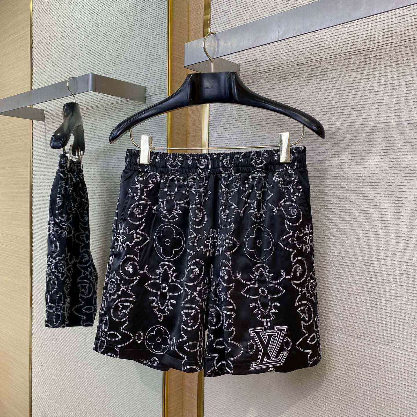 Louis Vuitton Printed Silk Shorts   1AFWOR - PerfectKickZ