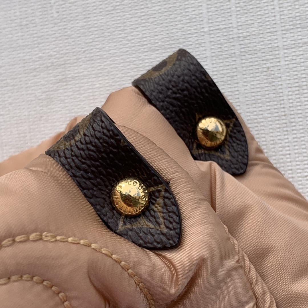 Louis Vuitton Monogram Giant Pillow OnTheGo MM   M59007 （41 x 34 x 19cm） - PerfectKickZ