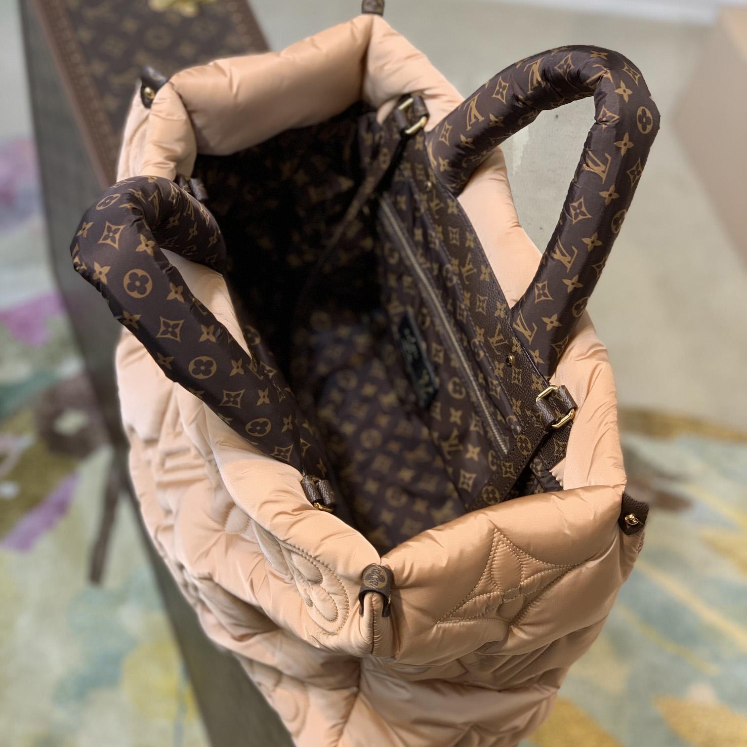 Louis Vuitton Monogram Giant Pillow OnTheGo MM   M59007 （41 x 34 x 19cm） - PerfectKickZ