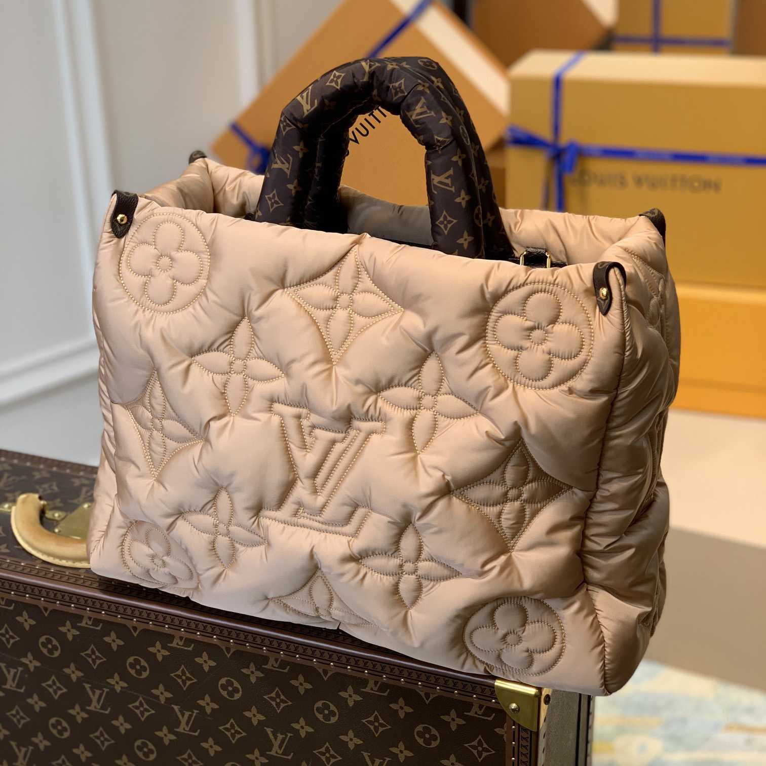 Louis Vuitton Monogram Giant Pillow OnTheGo MM   M59007 （41 x 34 x 19cm） - PerfectKickZ