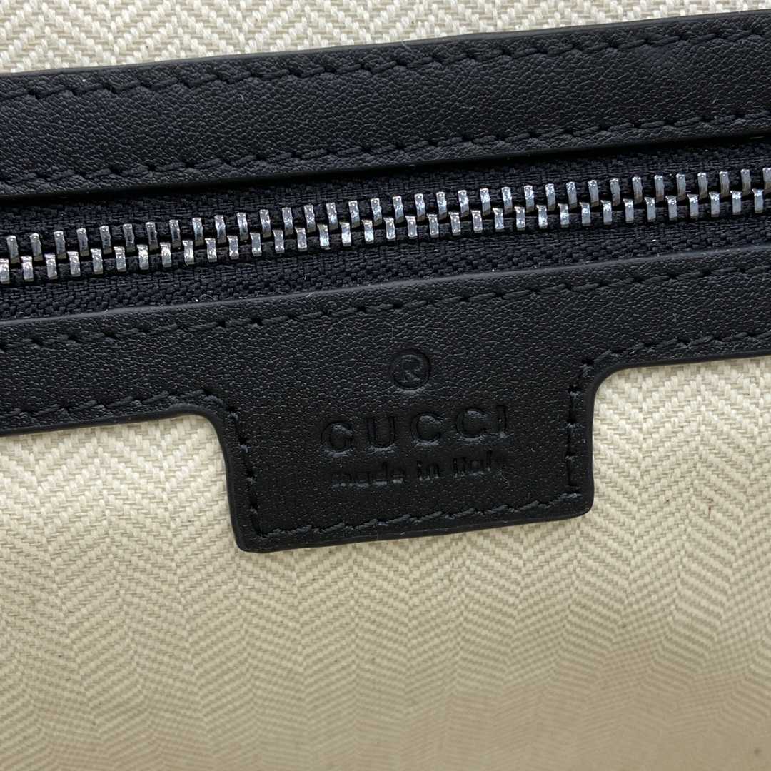Gucci GG Emblem Medium Crossbody Bag - PerfectKickZ