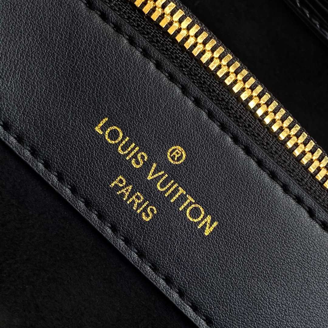 Louis Vuitton Varenne East West   M11791 - PerfectKickZ