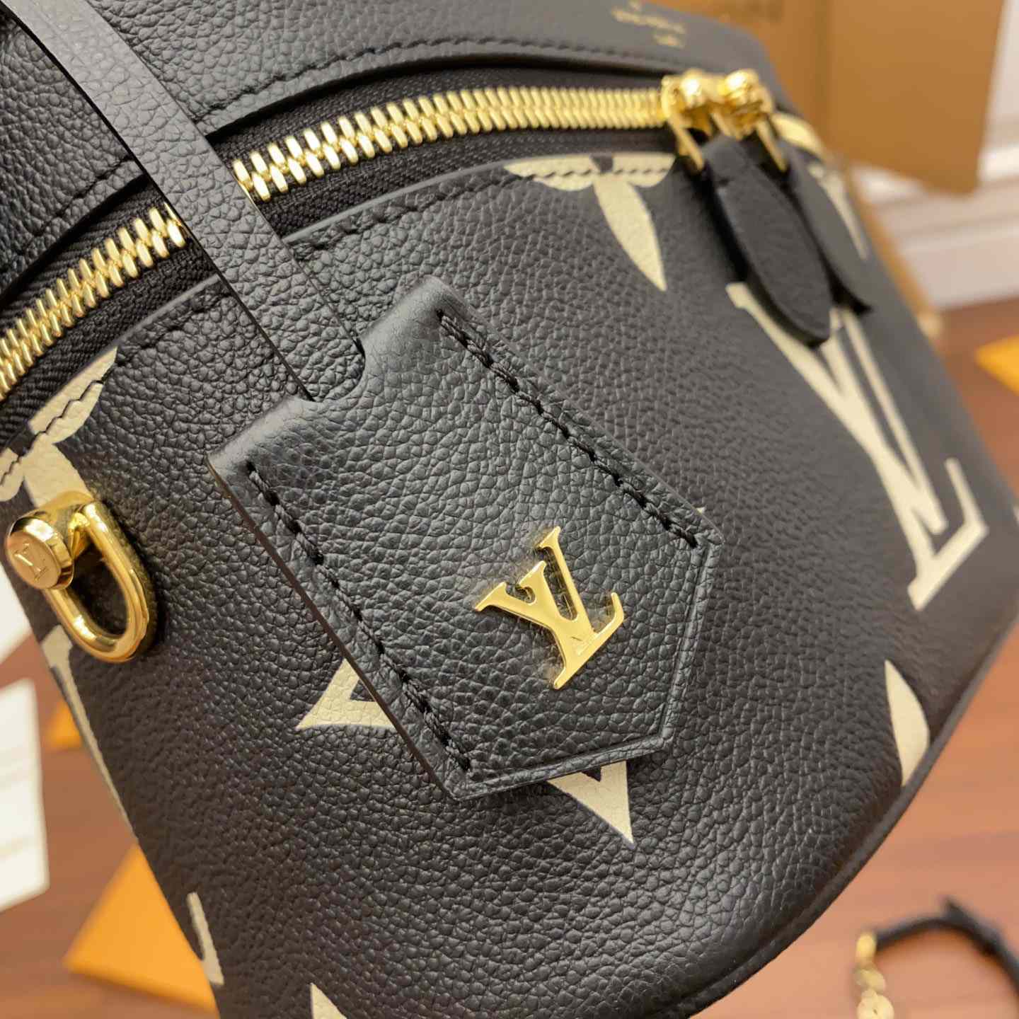 Louis Vuitton Vanity Pouch  M45780   (19x13x11CM) - PerfectKickZ