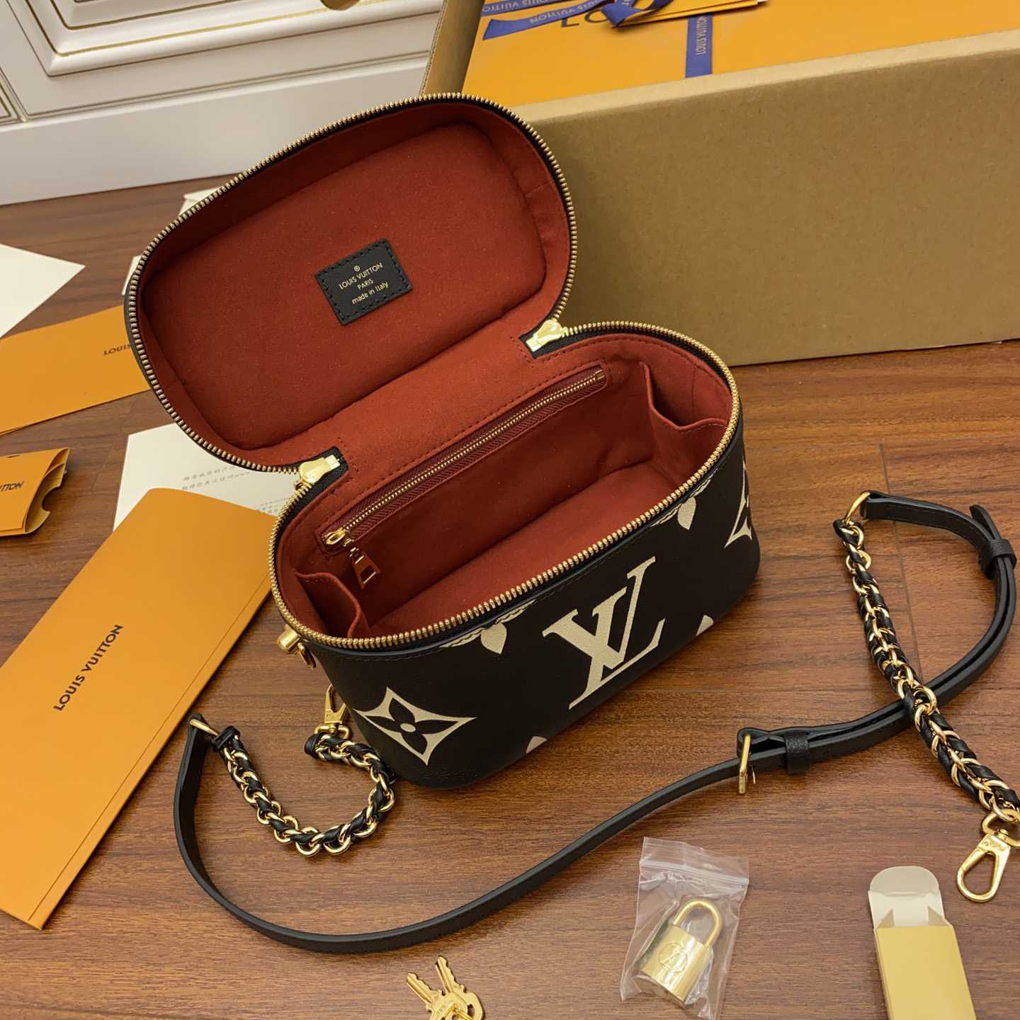 Louis Vuitton Vanity Pouch  M45780   (19x13x11CM) - PerfectKickZ