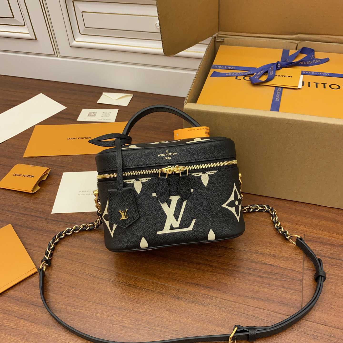 Louis Vuitton Vanity Pouch  M45780   (19x13x11CM) - PerfectKickZ