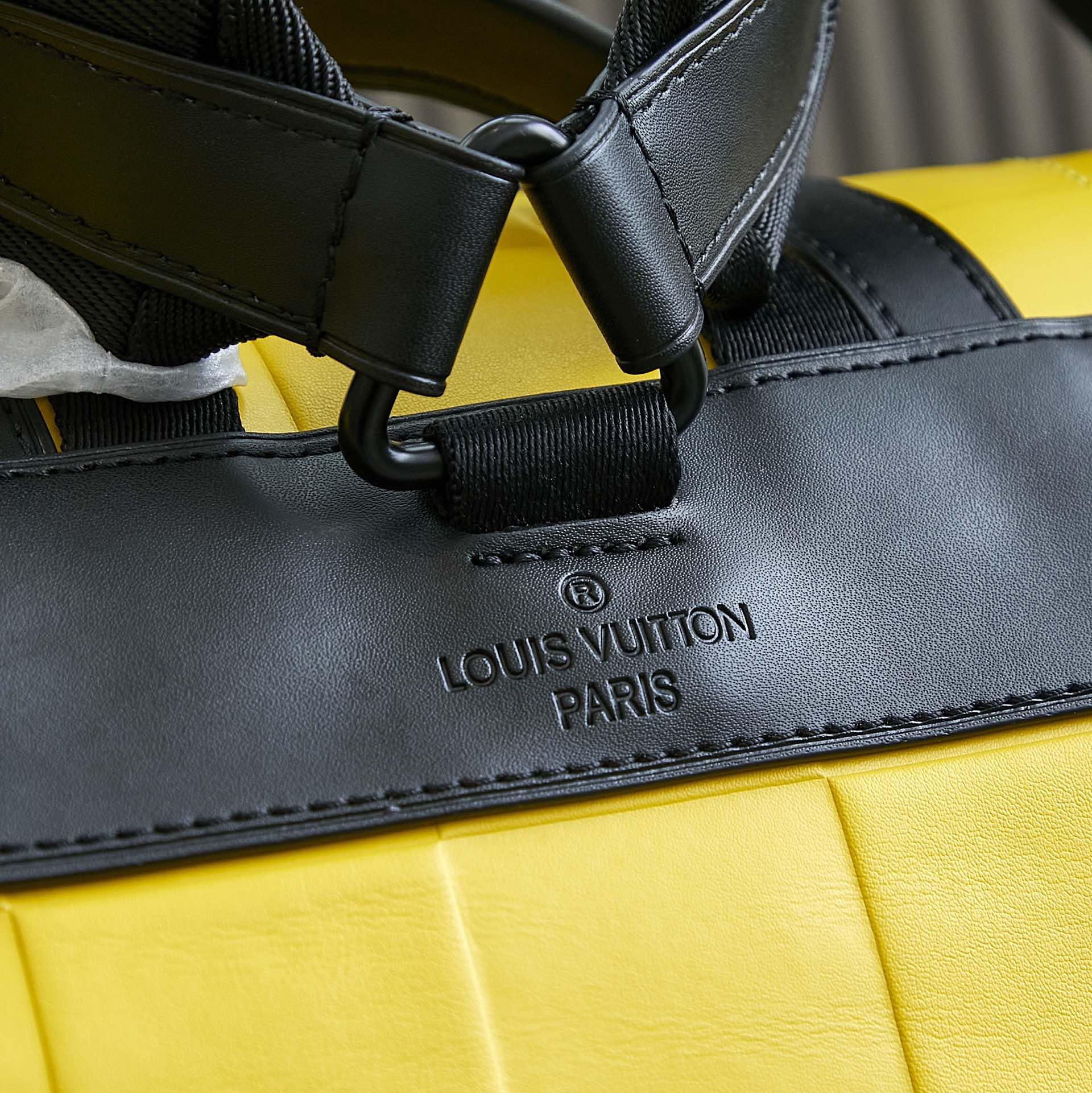 Louis Vuitton Christopher MM  M25016 - PerfectKickZ