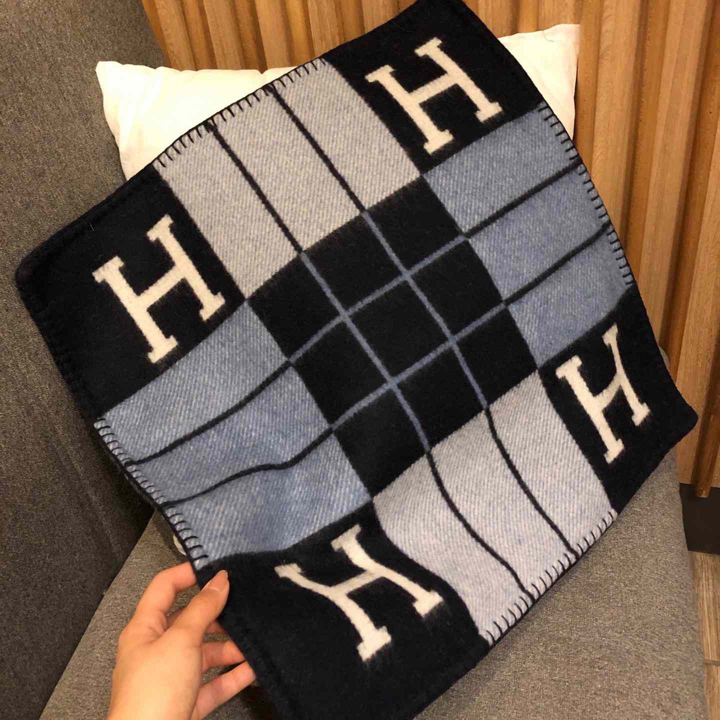 Hermes Avalon III Pillow,Small Model - PerfectKickZ