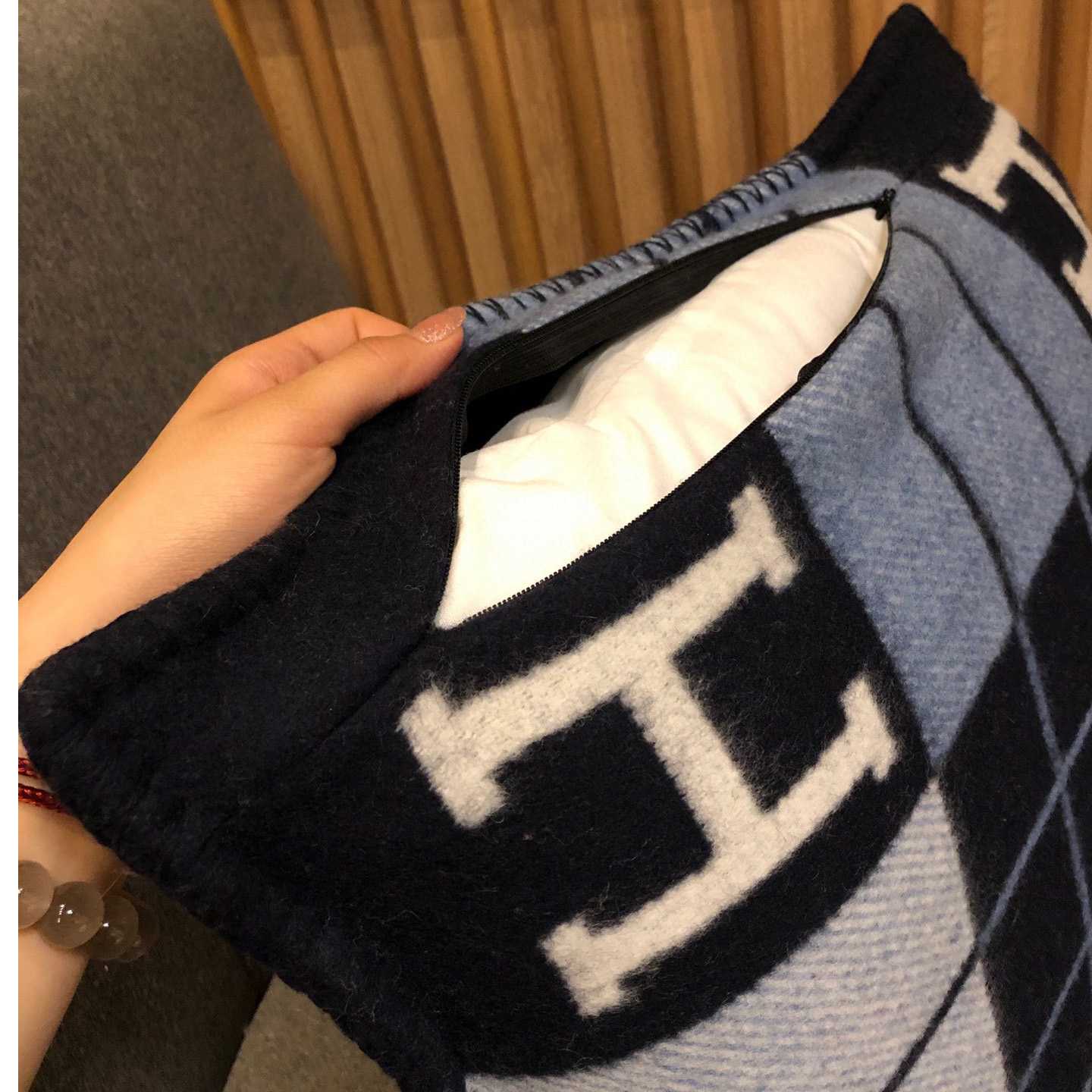 Hermes Avalon III Pillow,Small Model - PerfectKickZ