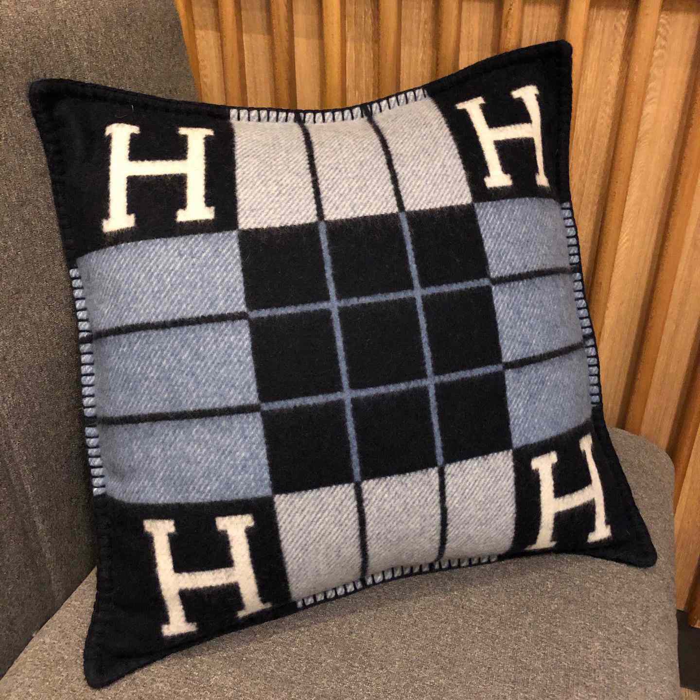 Hermes Avalon III Pillow,Small Model - PerfectKickZ