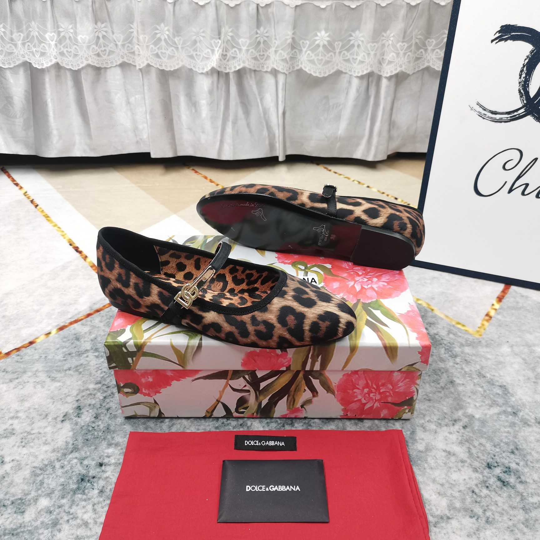 Dolce & Gabbana Printed Velvet Ballet Flats - 