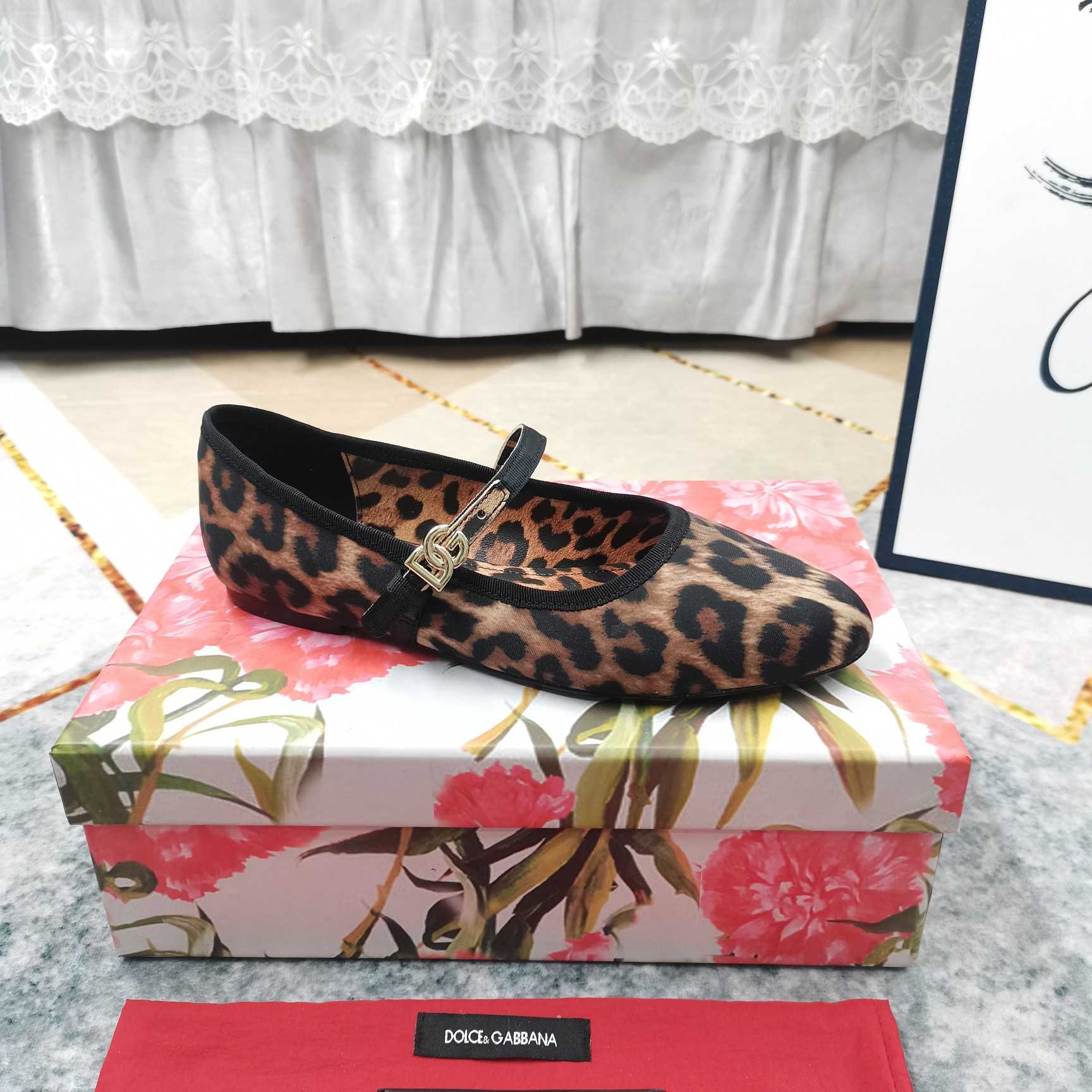 Dolce & Gabbana Printed Velvet Ballet Flats - 