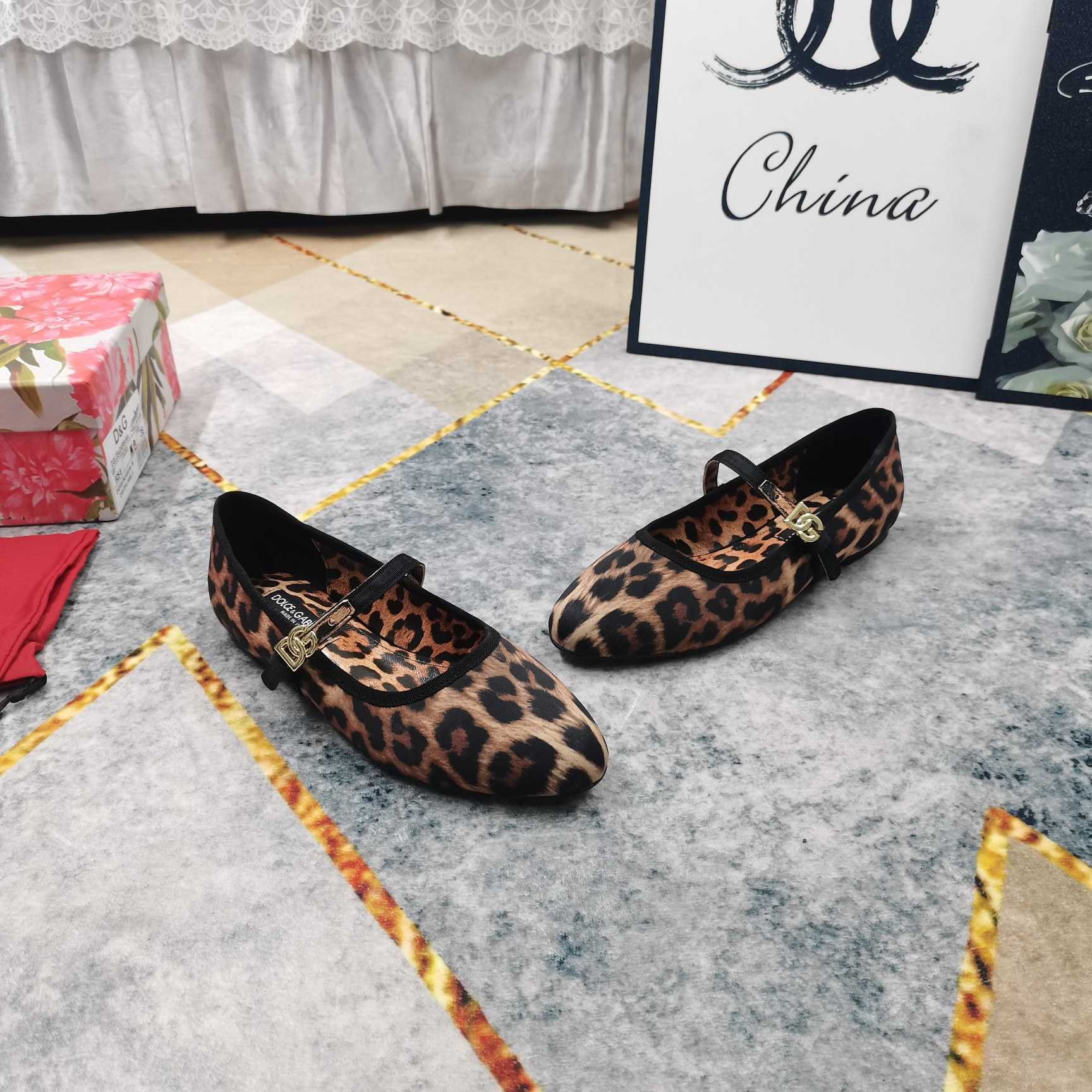 Dolce & Gabbana Printed Velvet Ballet Flats - 