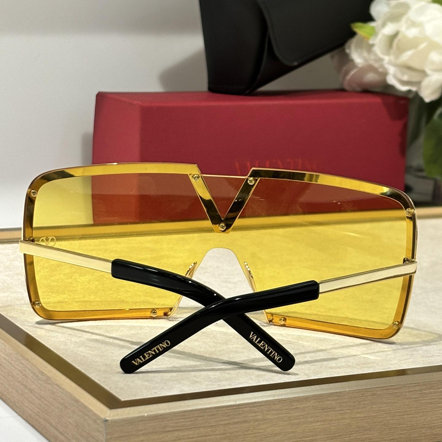 Valent Garavani V-Romask Sunglasses - PerfectKickZ