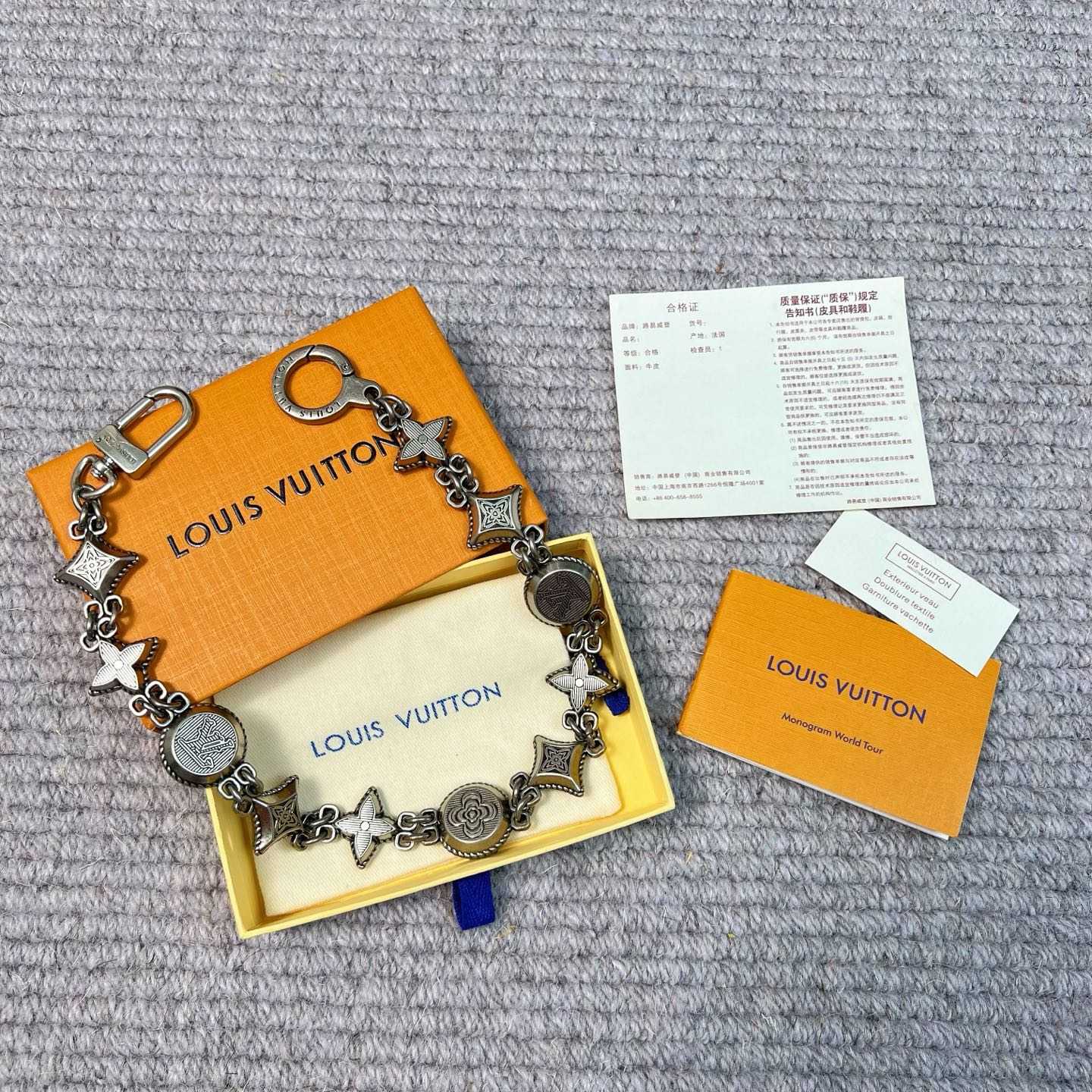 Louis Vuitton Western Chain Belt And Bag Charm   M02031 - PerfectKickZ