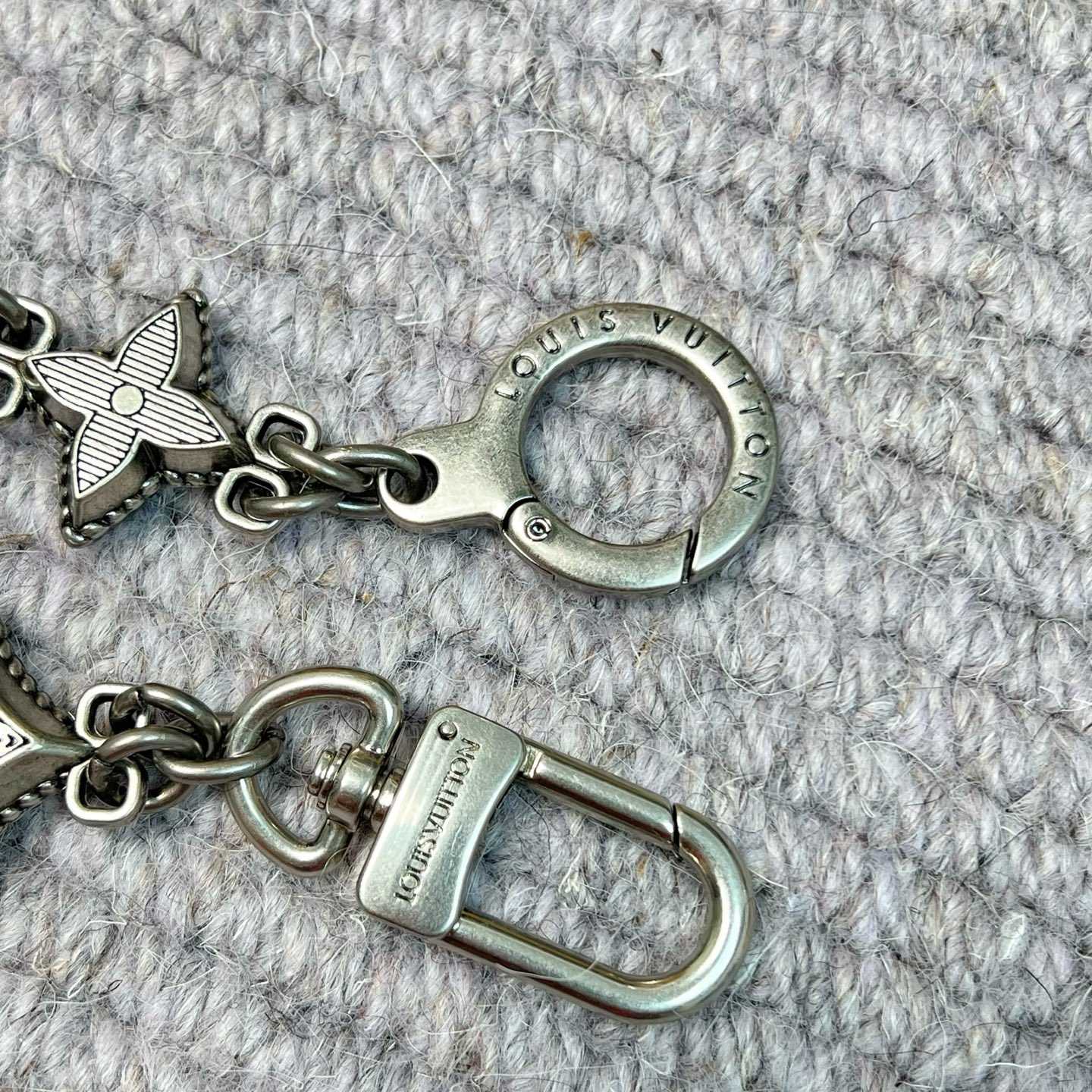 Louis Vuitton Western Chain Belt And Bag Charm   M02031 - PerfectKickZ