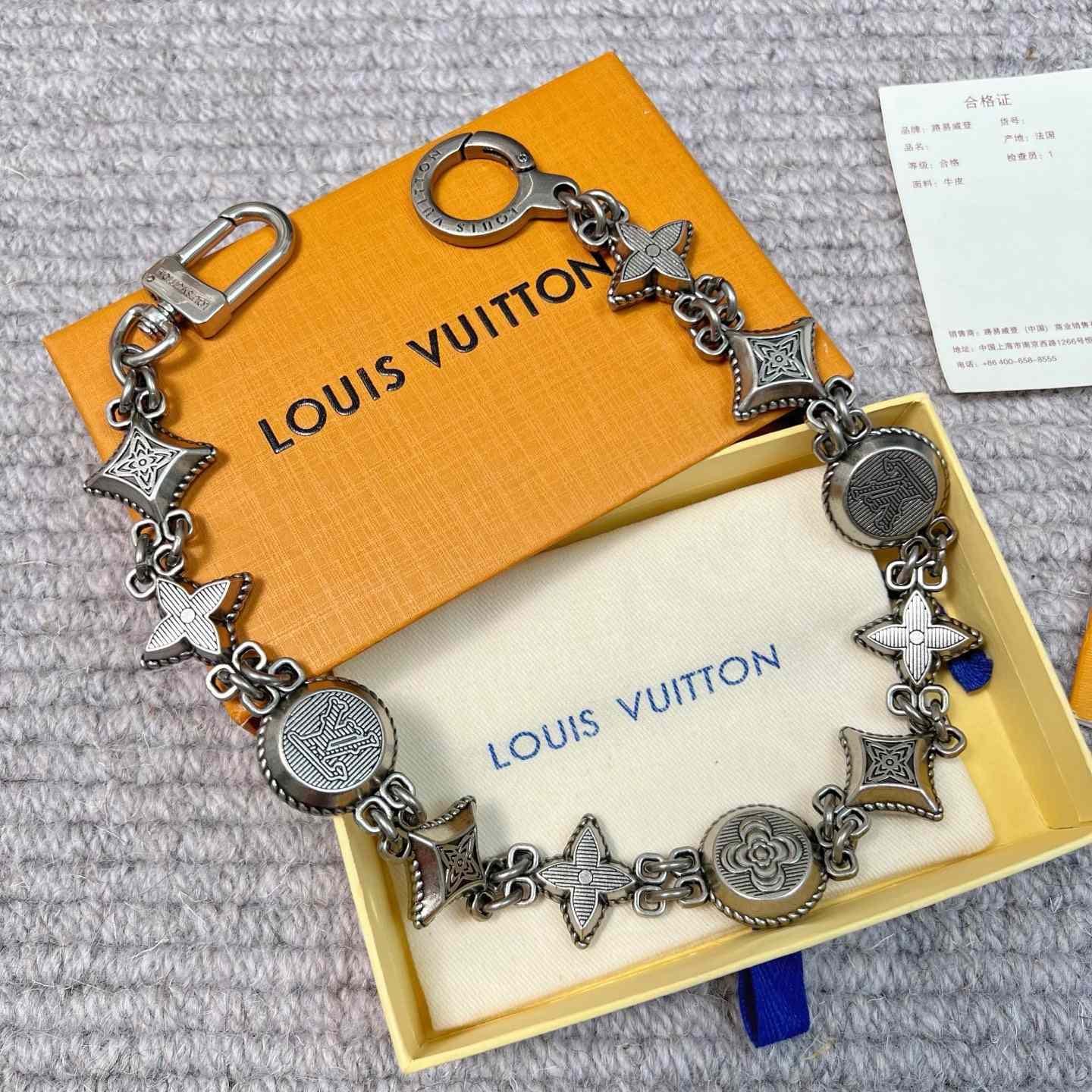 Louis Vuitton Western Chain Belt And Bag Charm   M02031 - PerfectKickZ