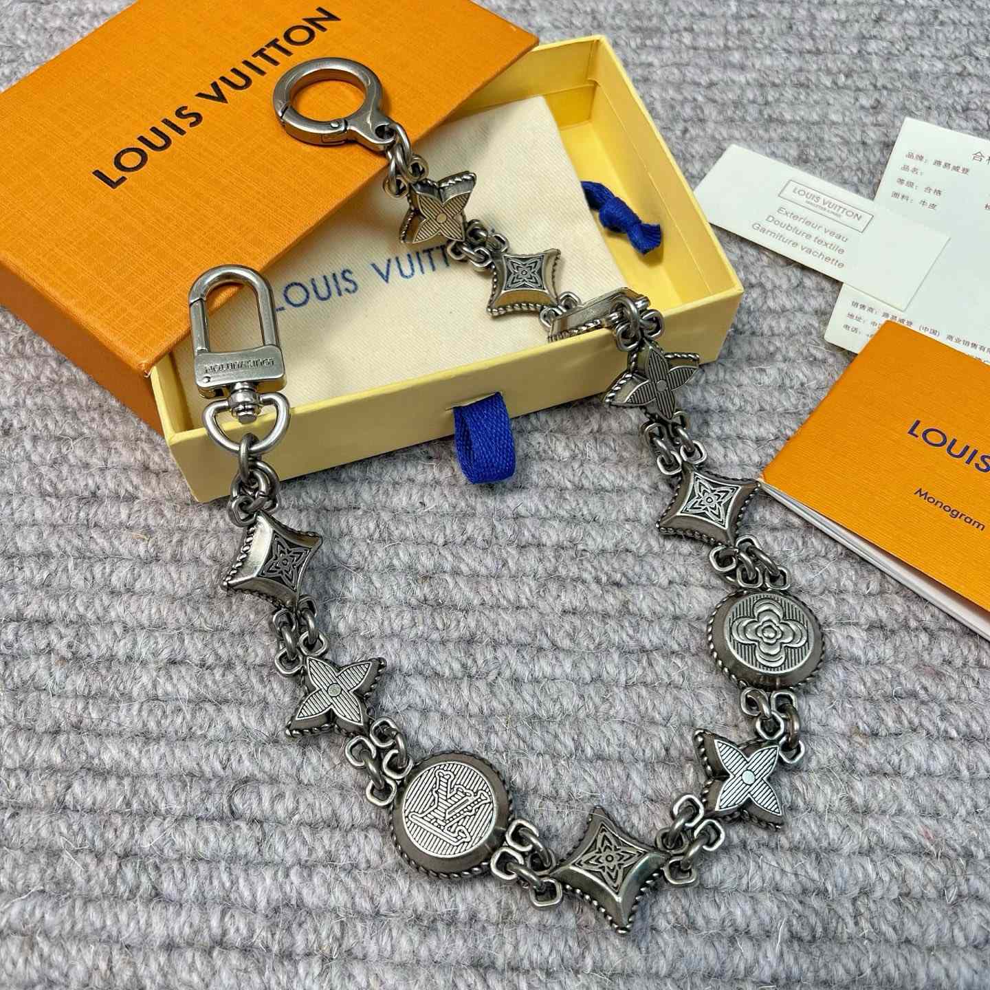 Louis Vuitton Western Chain Belt And Bag Charm   M02031 - PerfectKickZ