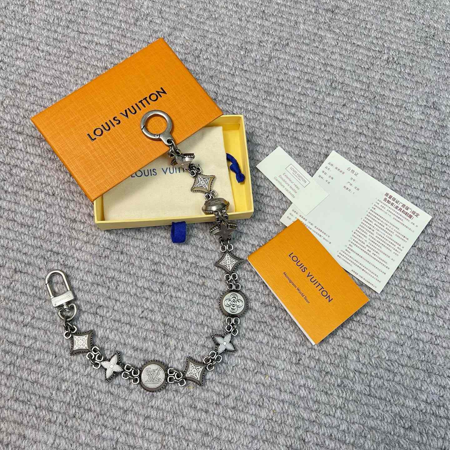 Louis Vuitton Western Chain Belt And Bag Charm   M02031 - PerfectKickZ