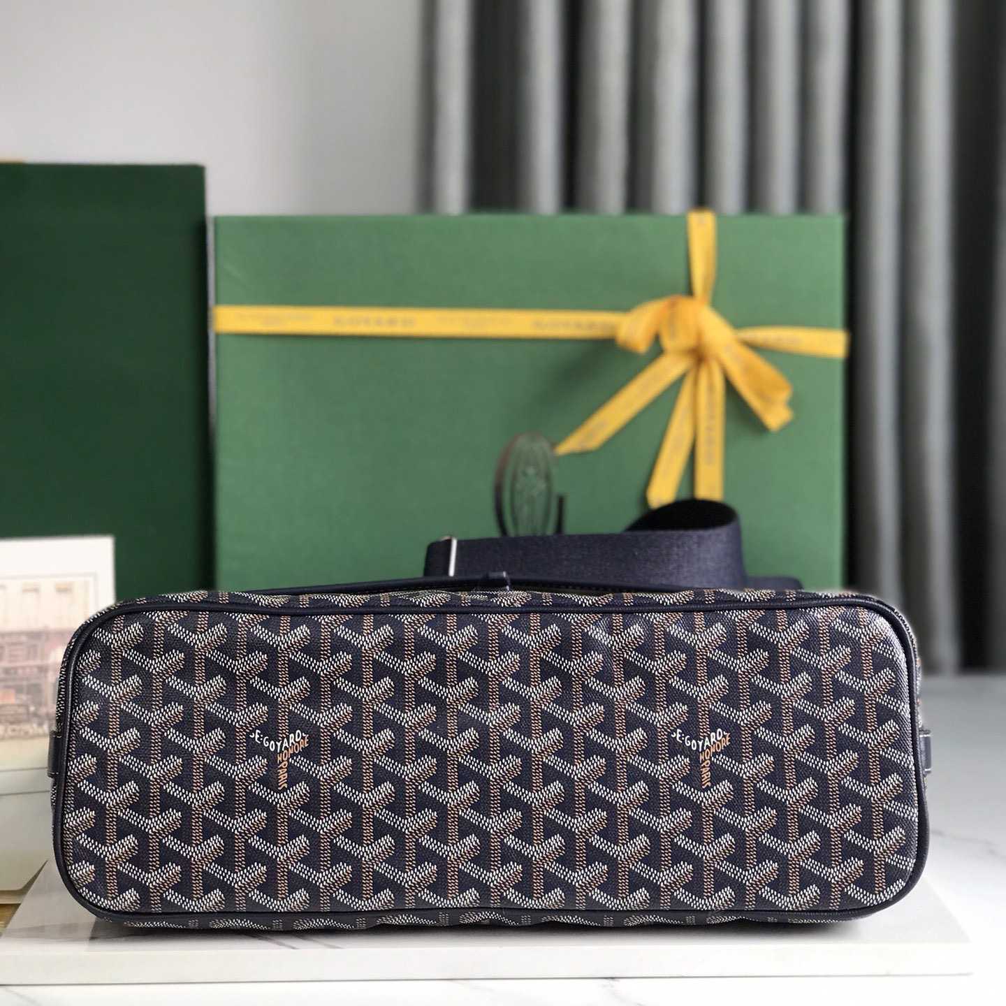 Goyard Capetien MM Messenger Bag   - PerfectKickZ