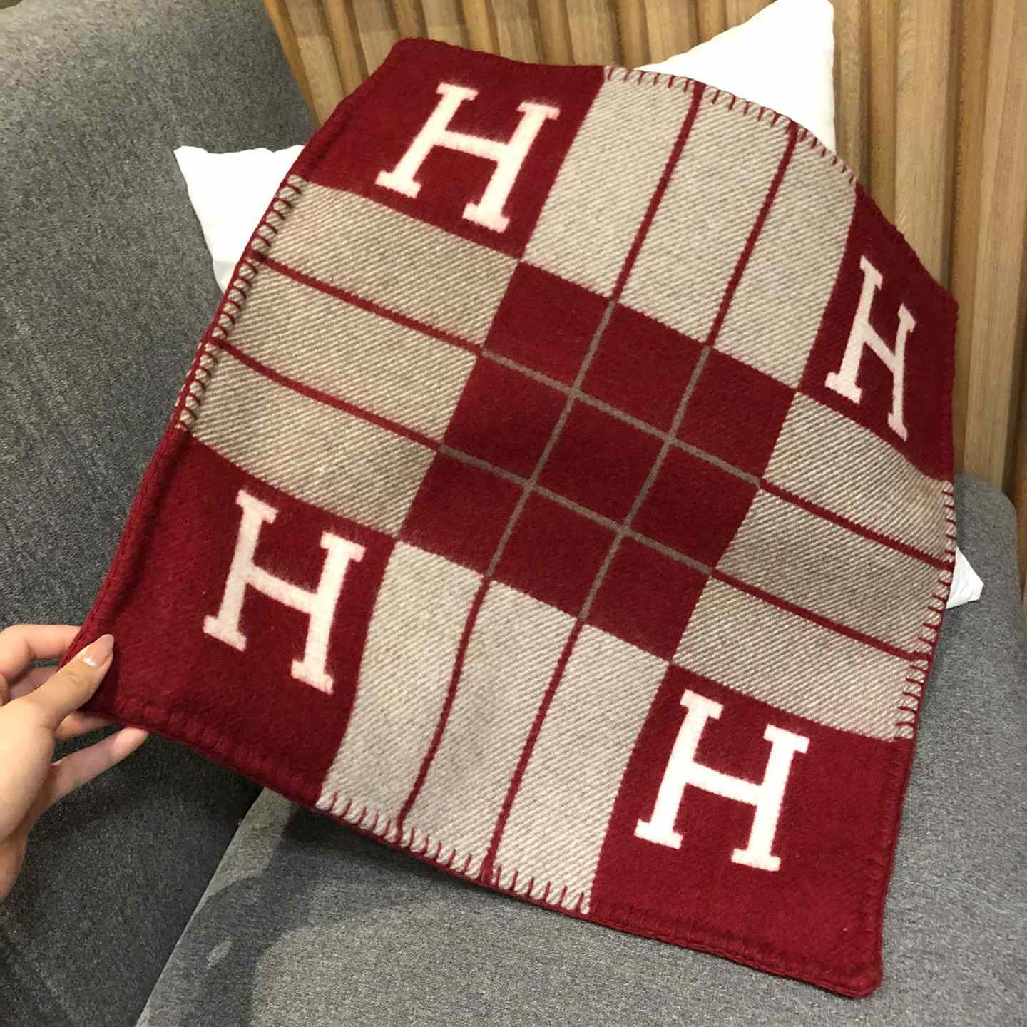 Hermes Avalon III Pillow,Small Model - PerfectKickZ