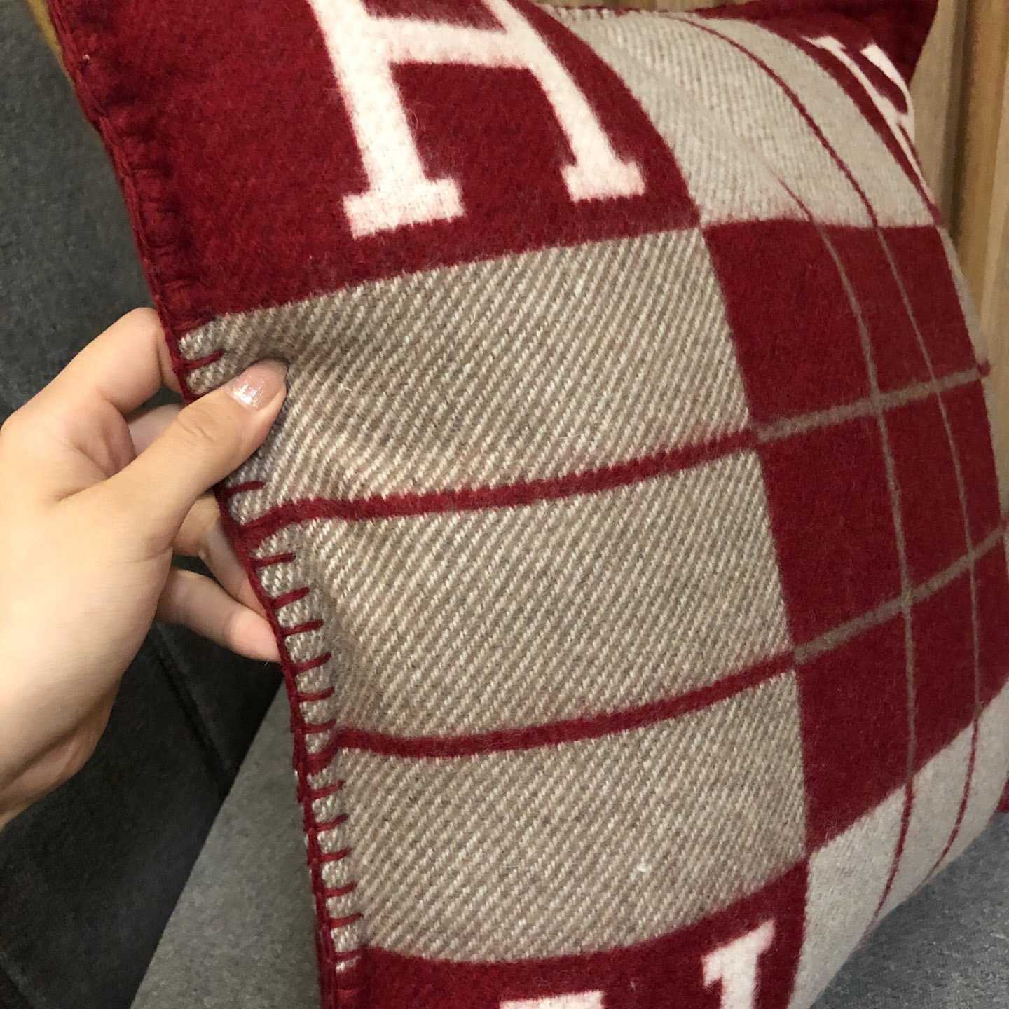 Hermes Avalon III Pillow,Small Model - PerfectKickZ