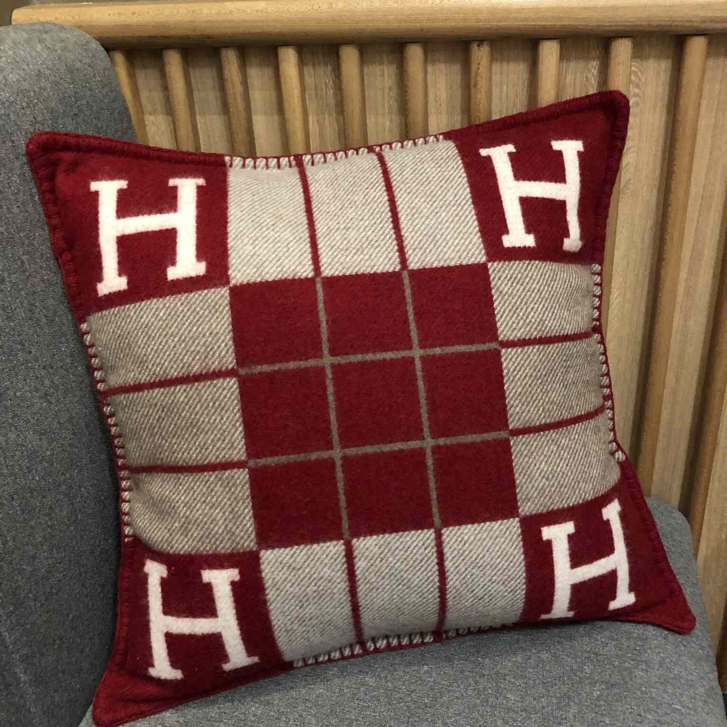Hermes Avalon III Pillow,Small Model - PerfectKickZ