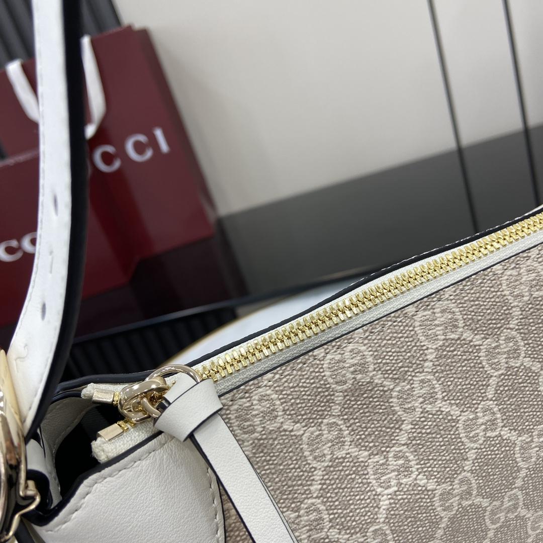 Gucci GG Emblem Medium Shoulder Bag - PerfectKickZ