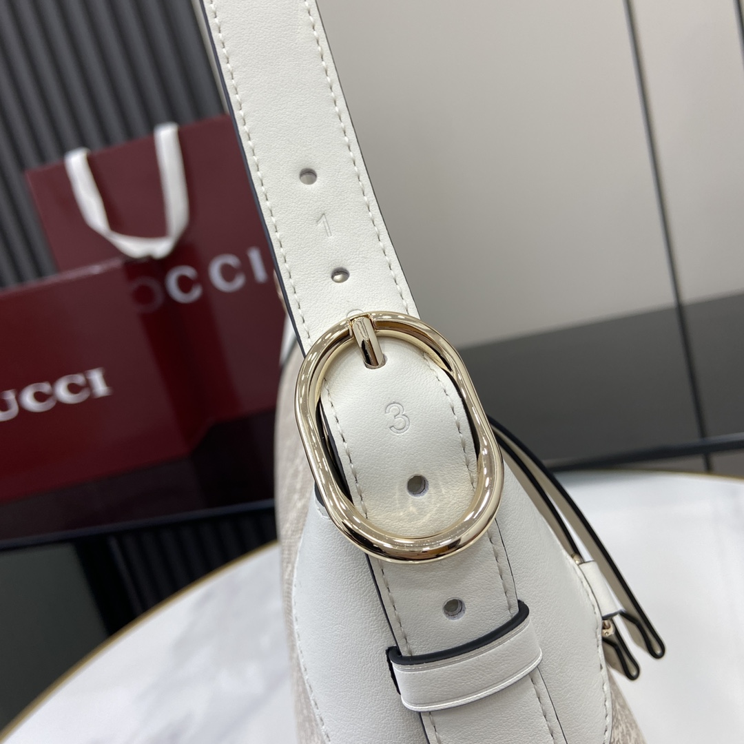 Gucci GG Emblem Medium Shoulder Bag - 