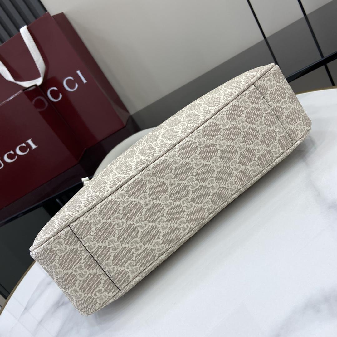 Gucci GG Emblem Medium Shoulder Bag - 