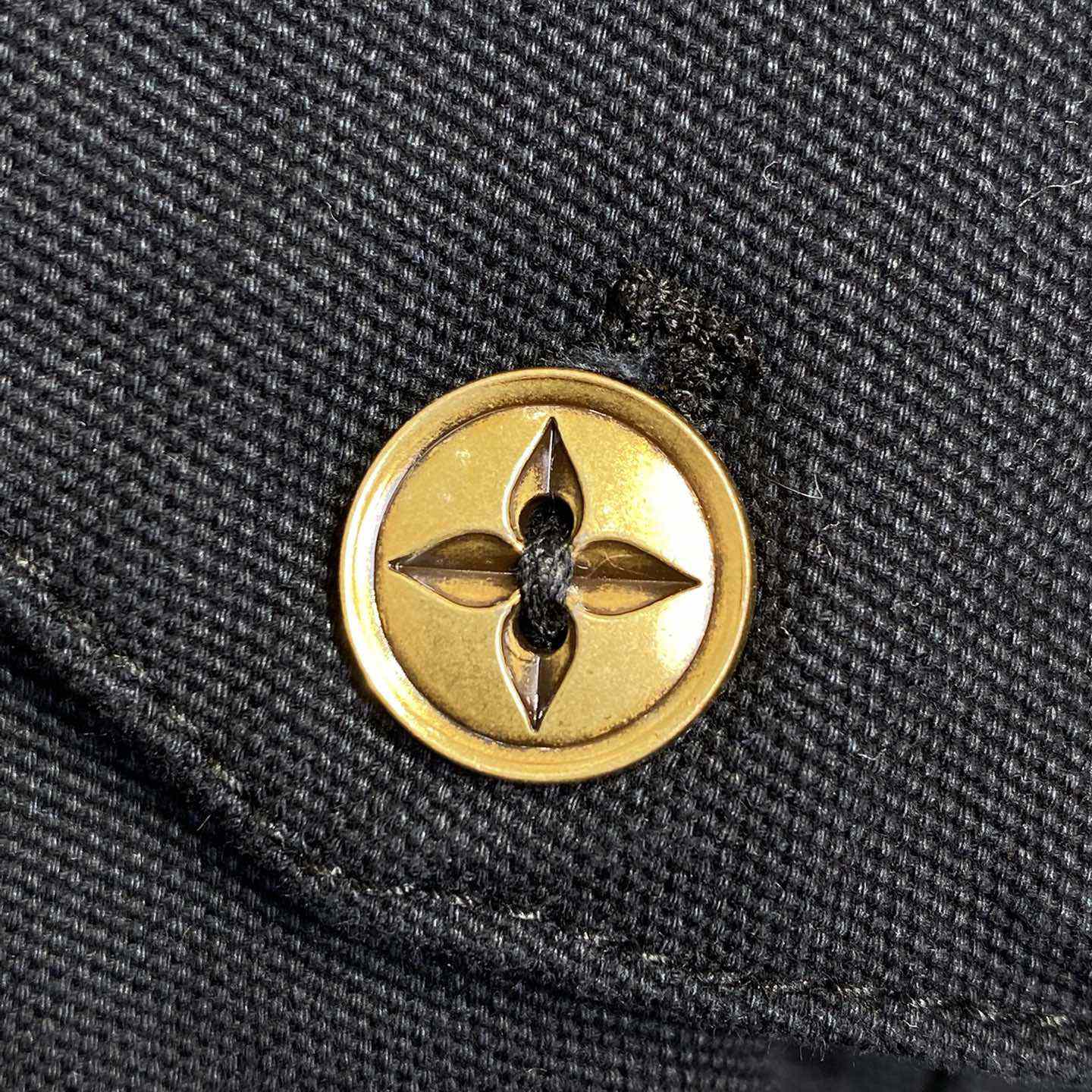 Louis Vuitton Cotton Utility Cargo Shorts   1AFJ54 - PerfectKickZ