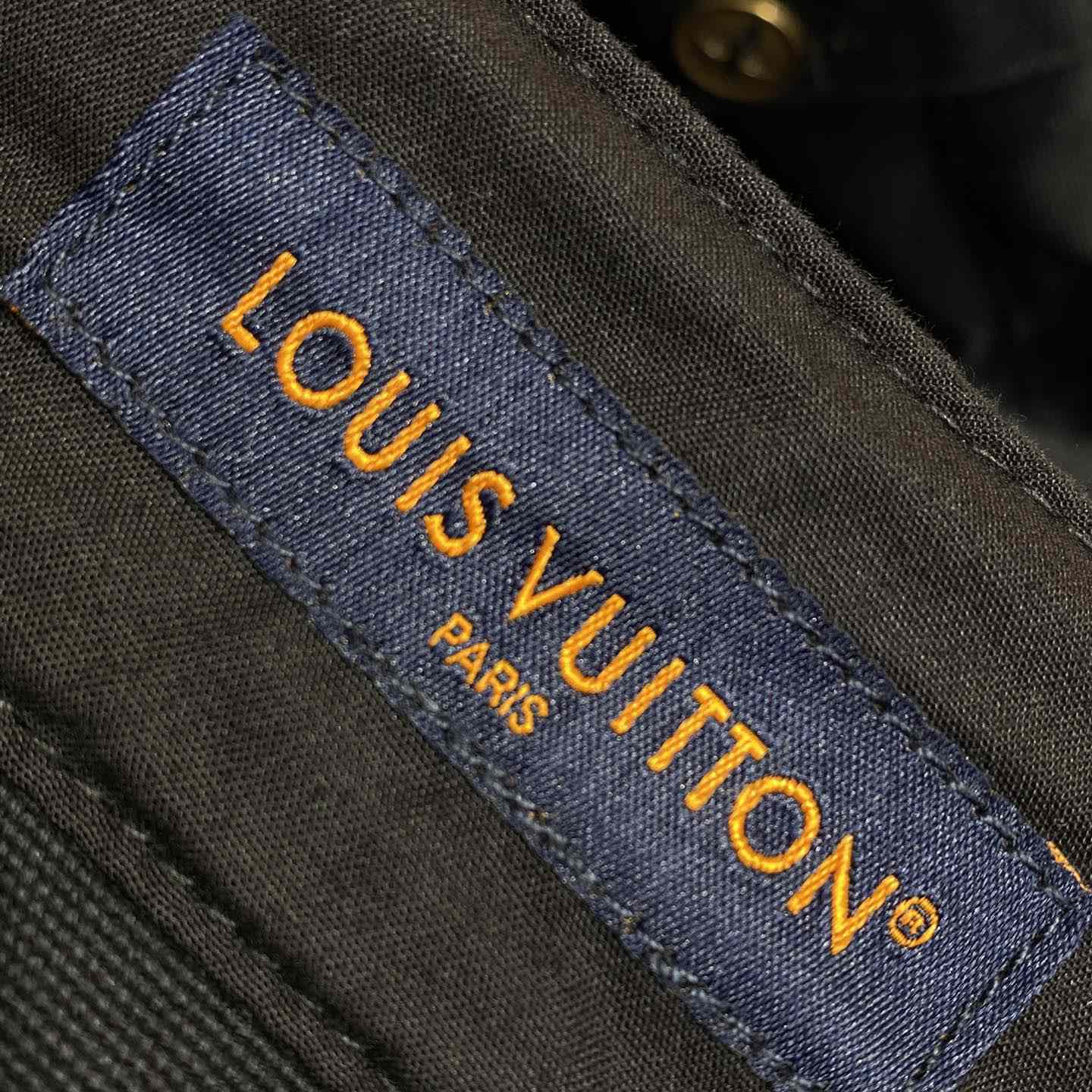 Louis Vuitton Cotton Utility Cargo Shorts   1AFJ54 - PerfectKickZ