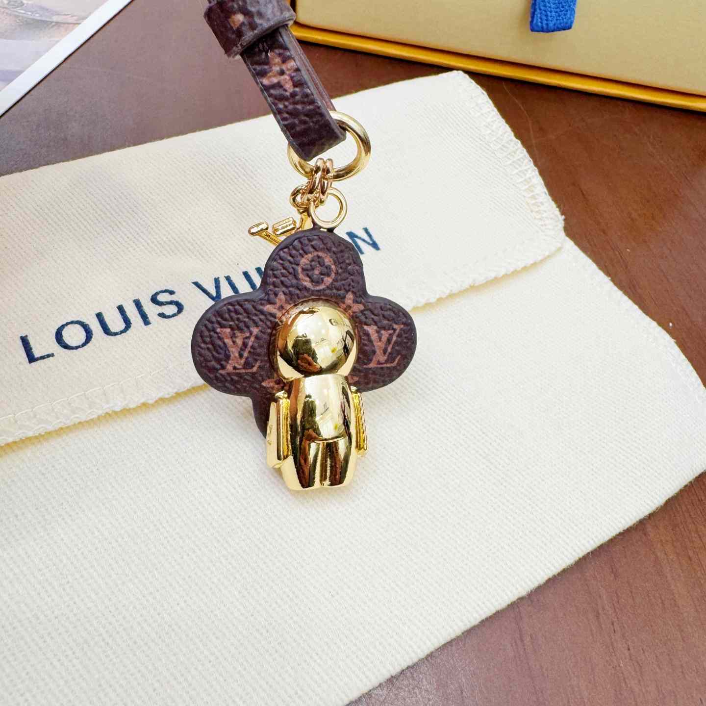 Louis Vuitton Mini Vivienne Bag Charm  M02177 - PerfectKickZ