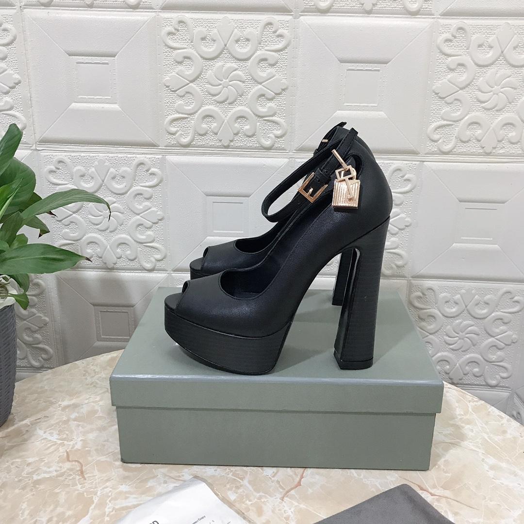 Tom Ford Padlock Peep Toe Platform Pump - PerfectKickZ
