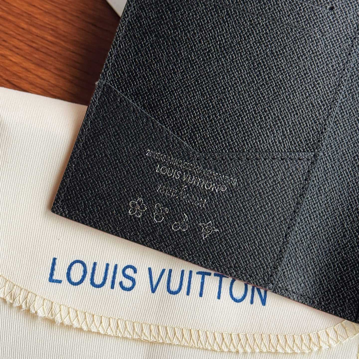 Louis Vuitton LV x TM Passport Cover   M13414 - 