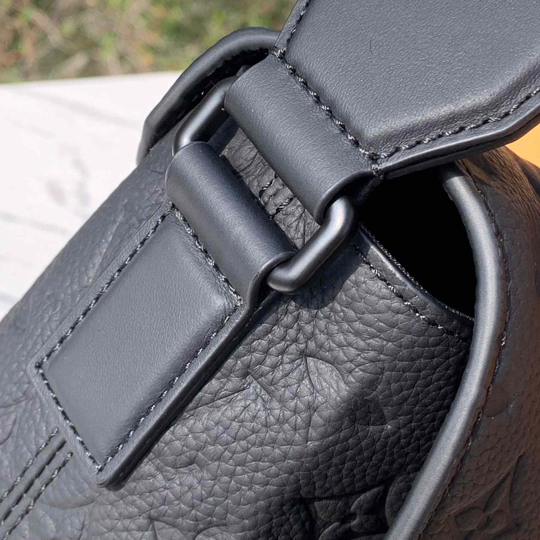  Louis Vuitton S-Cape Messenger    M23741 - PerfectKickZ