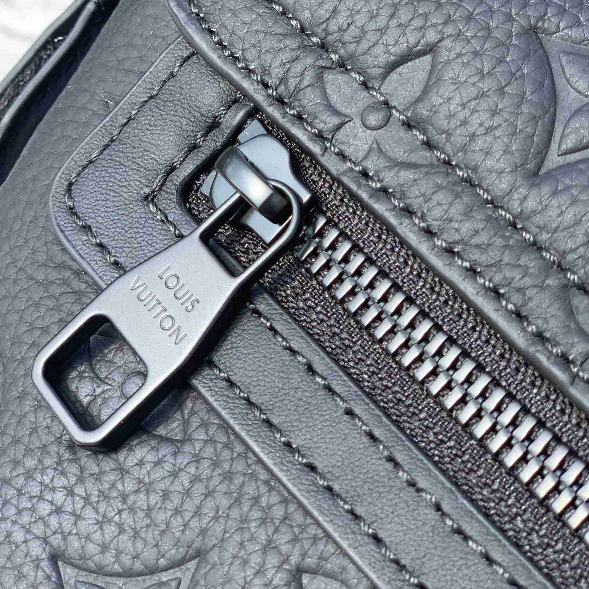  Louis Vuitton S-Cape Messenger    M23741 - PerfectKickZ
