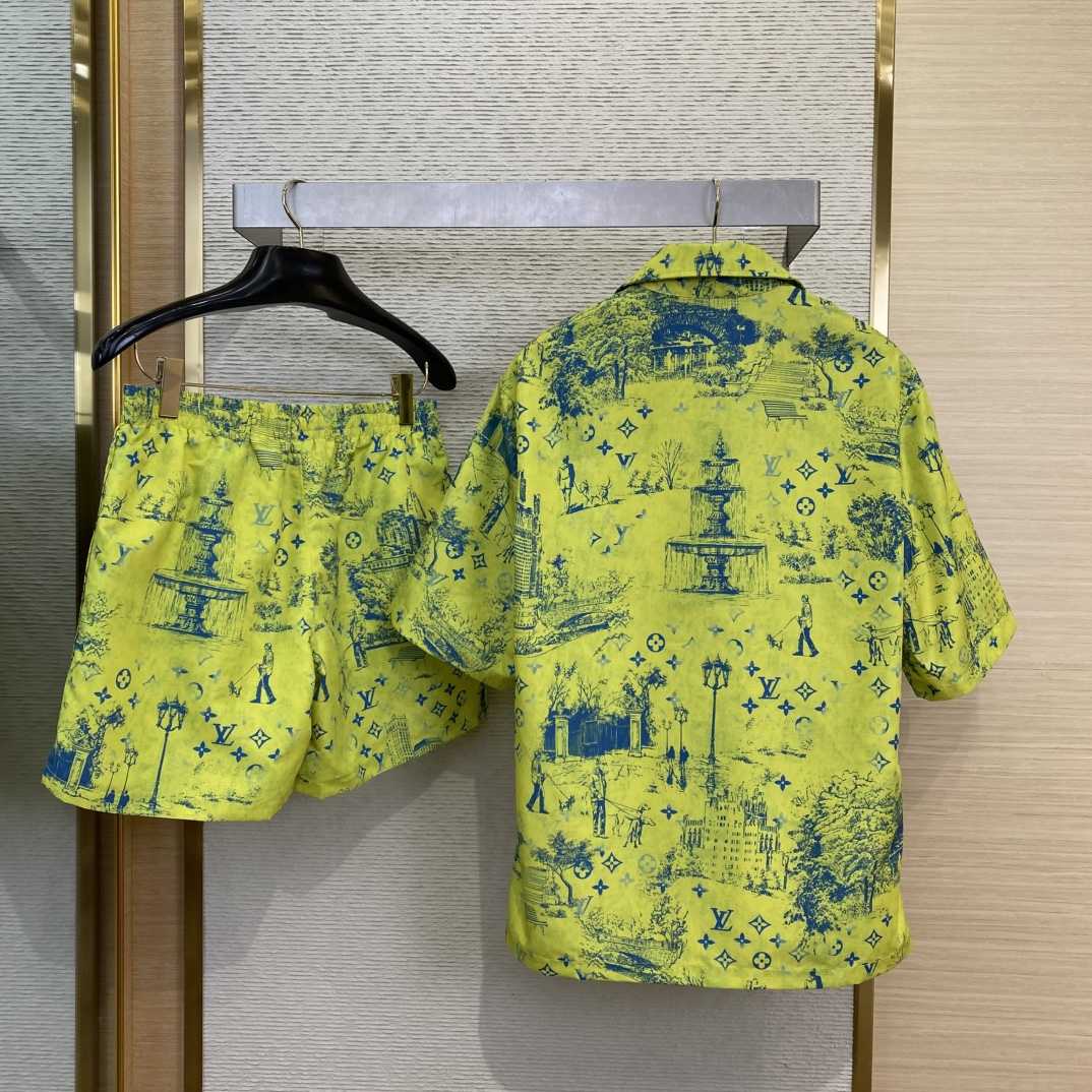 Louis Vuitton Tracksuits - 