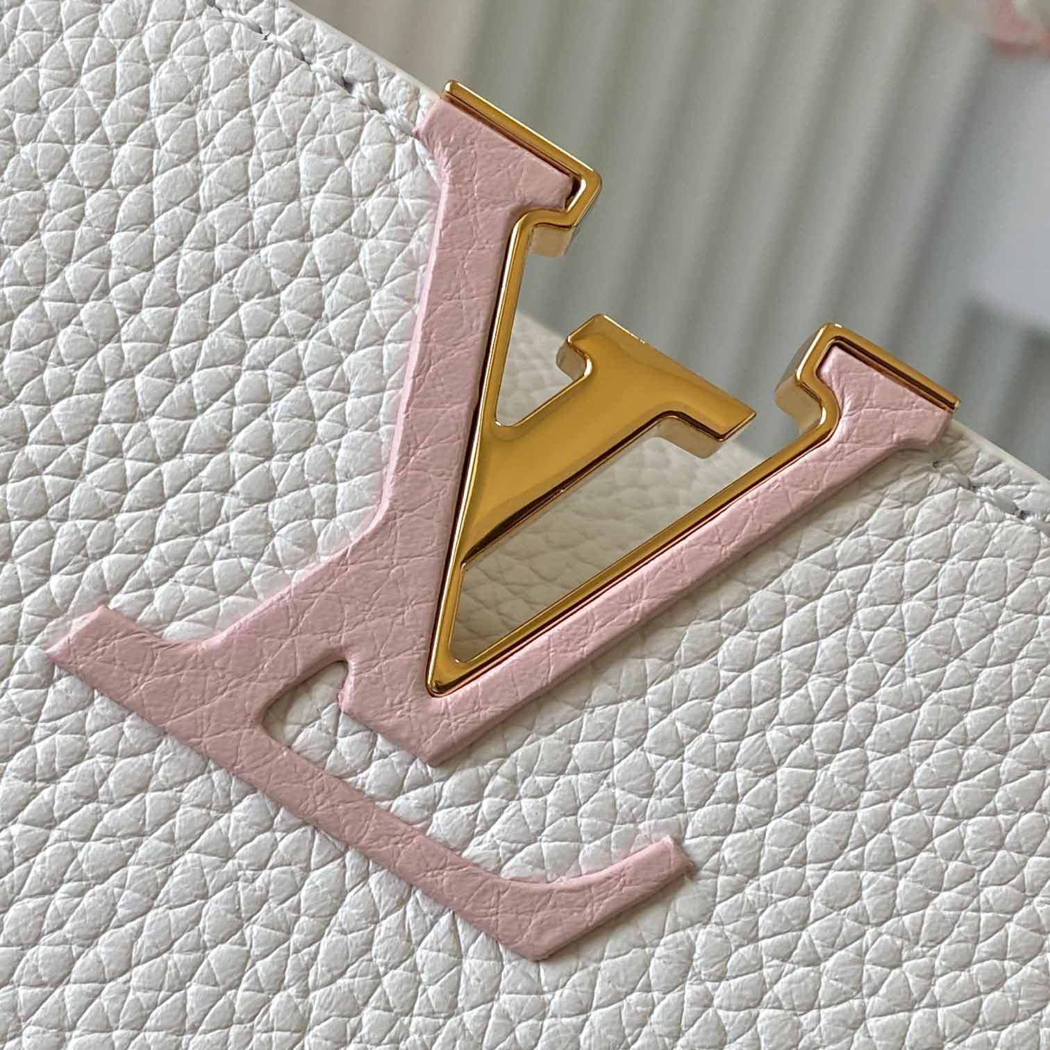 Louis Vuitton Capucines BB   M12279 - PerfectKickZ
