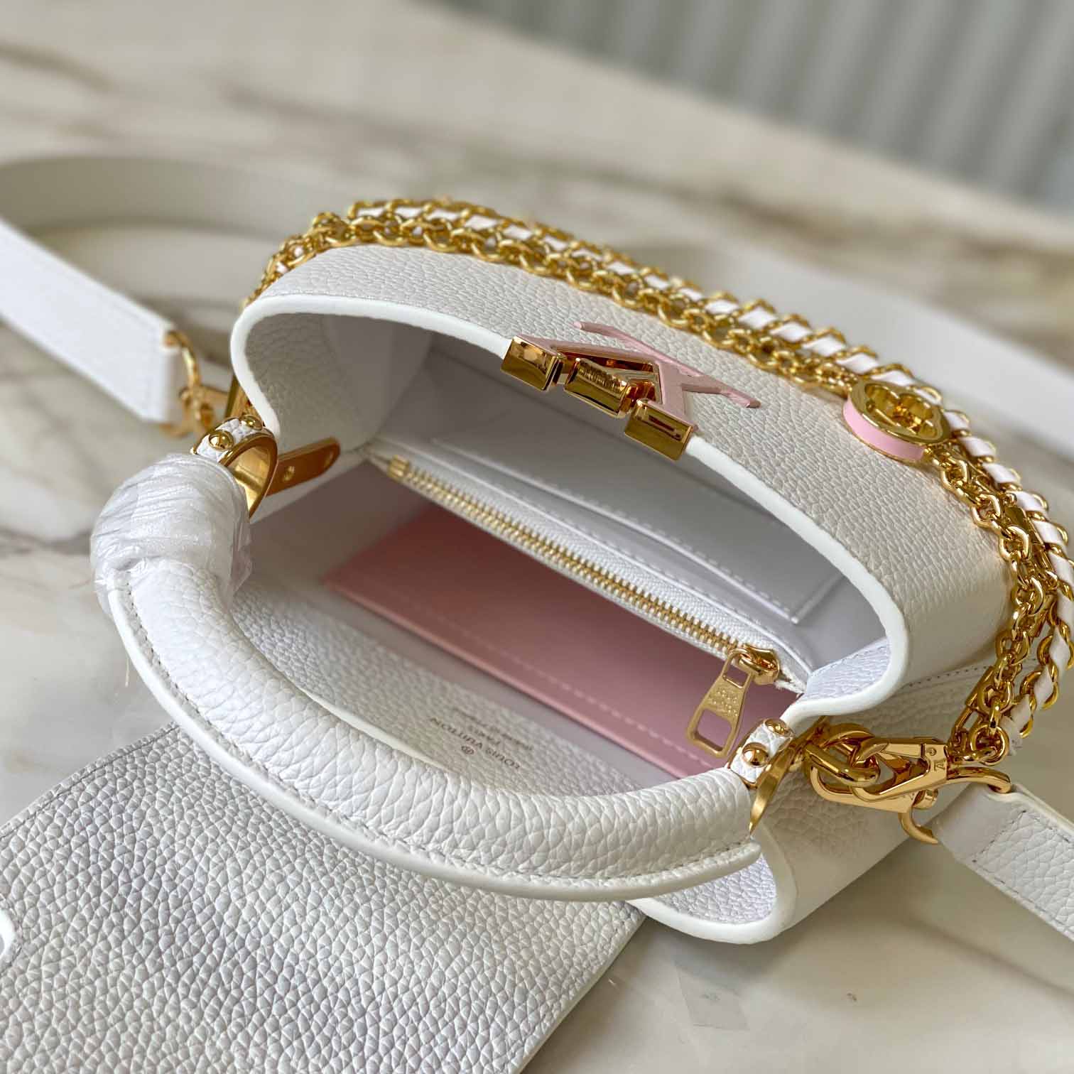 Louis Vuitton Capucines BB   M12279 - PerfectKickZ