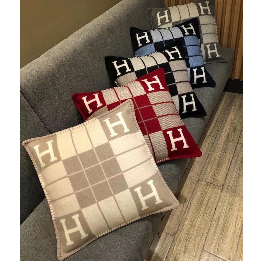 Hermes Avalon III Pillow,Small Model - 