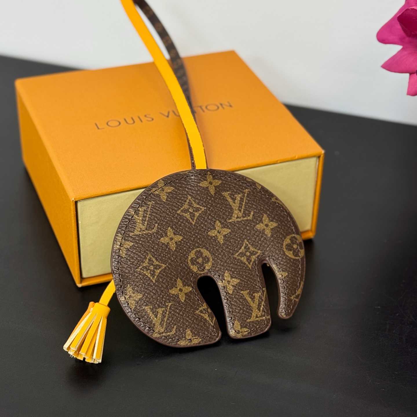 Louis Vuitton LV Elephant Bag Charm   M02384 - PerfectKickZ