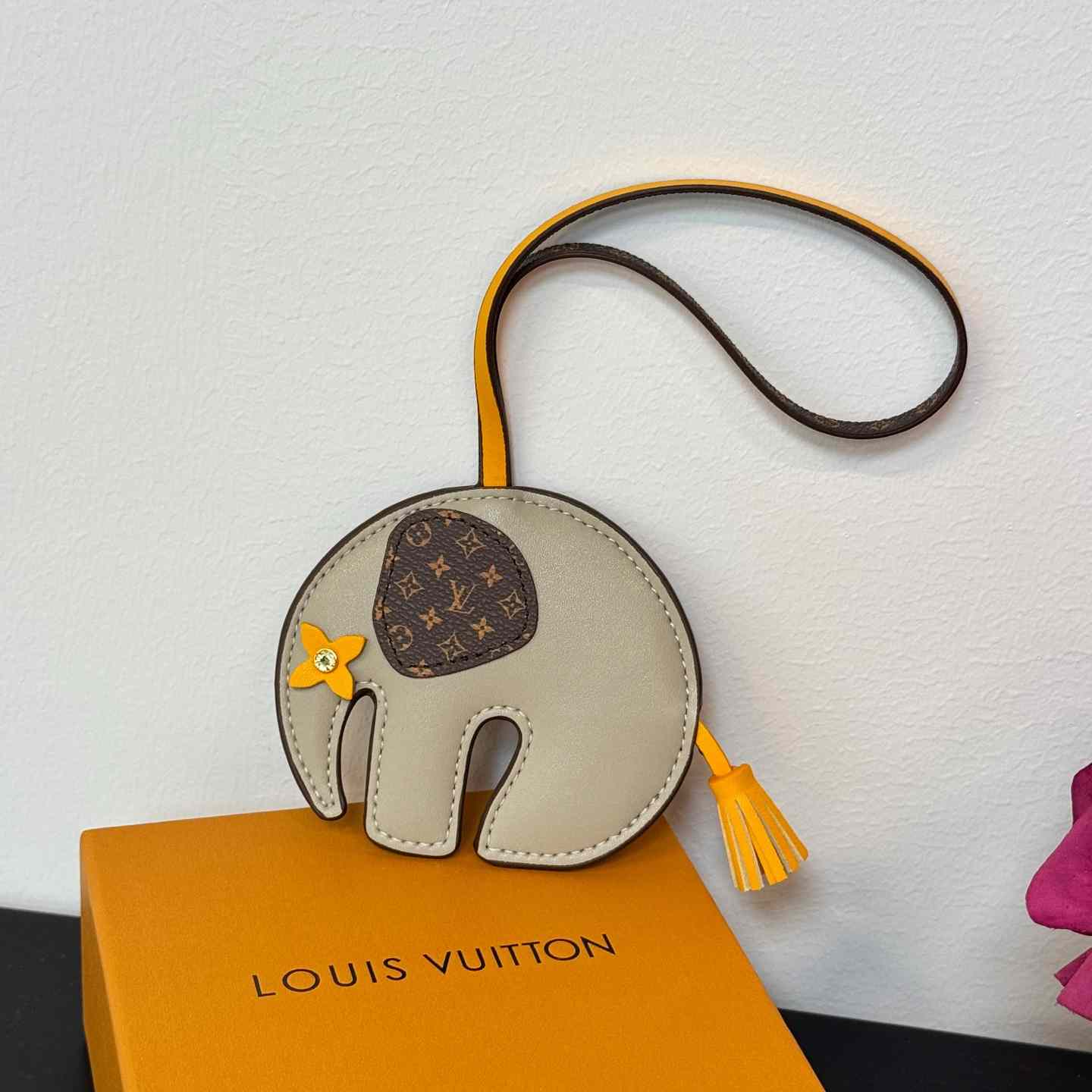 Louis Vuitton LV Elephant Bag Charm   M02384 - PerfectKickZ