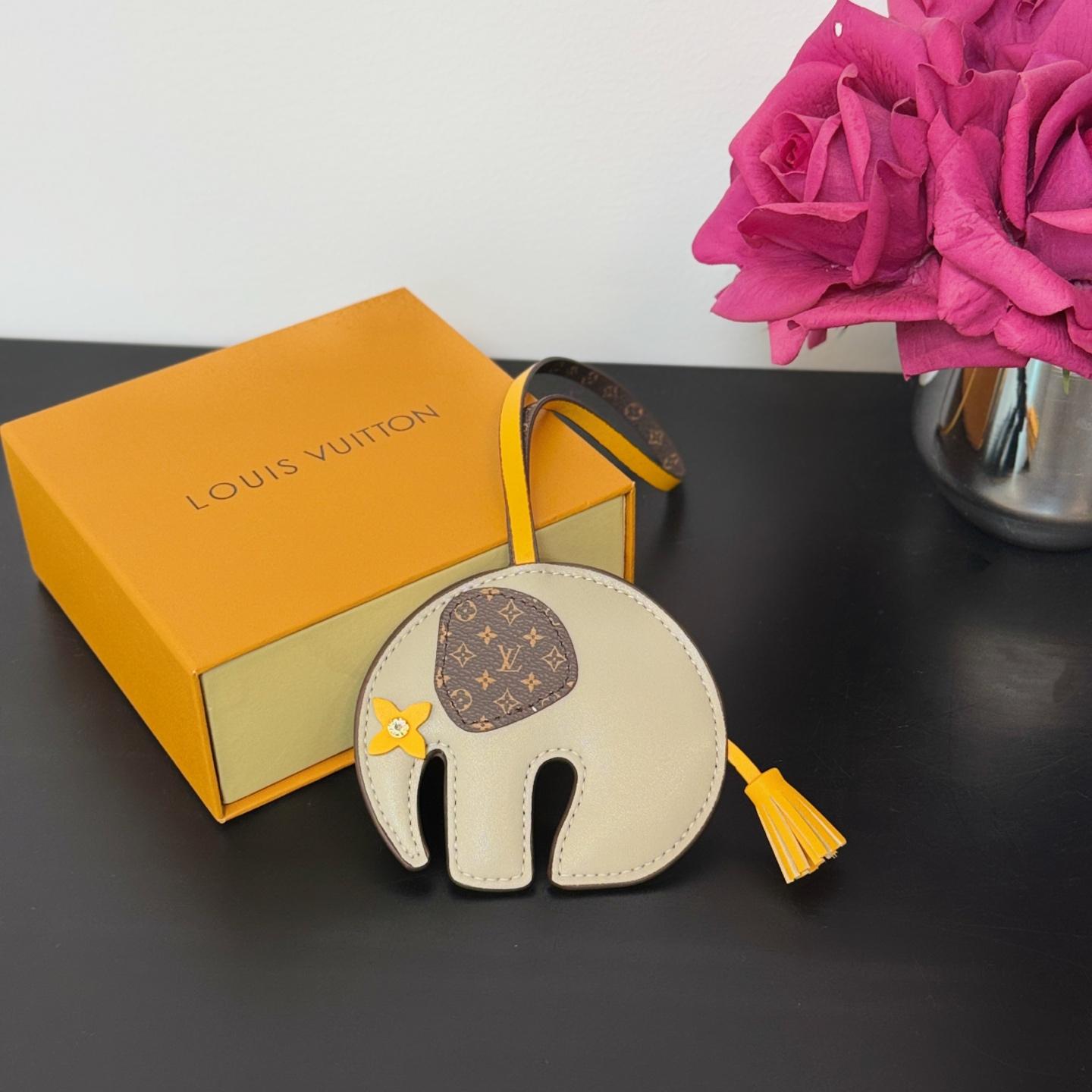 Louis Vuitton LV Elephant Bag Charm   M02384 - 