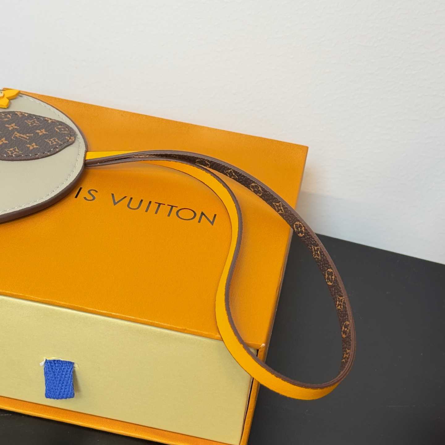 Louis Vuitton LV Elephant Bag Charm   M02384 - 