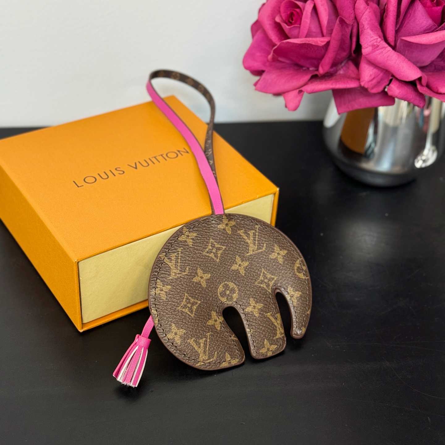 Louis Vuitton LV Elephant Bag Charm   M02383 - PerfectKickZ