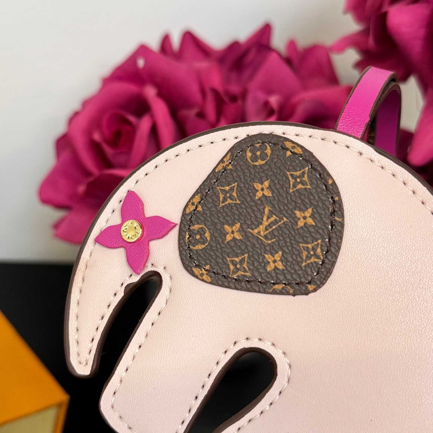 Louis Vuitton LV Elephant Bag Charm   M02383 - PerfectKickZ