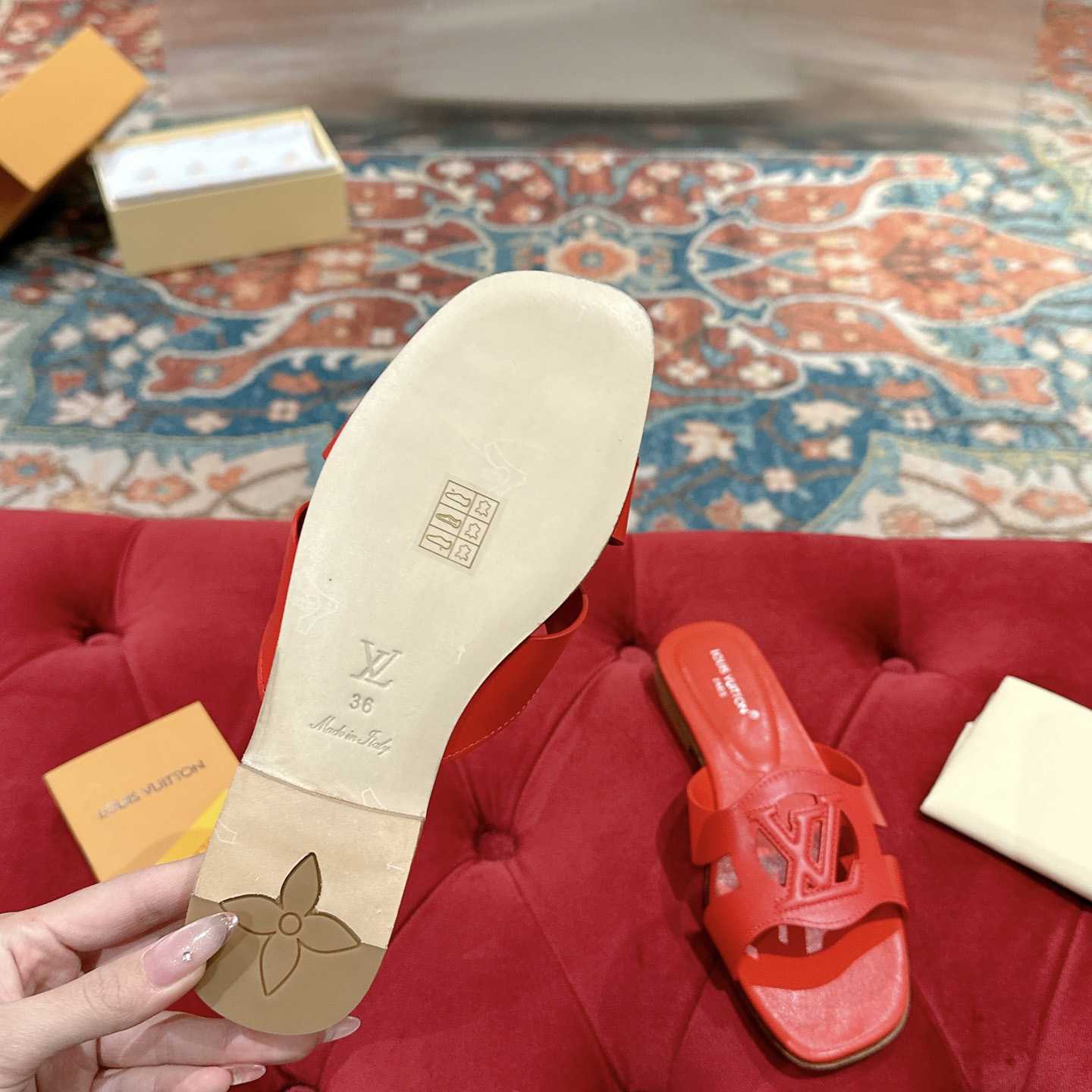 Louis Vuitton LV Isola Flat Mule - PerfectKickZ
