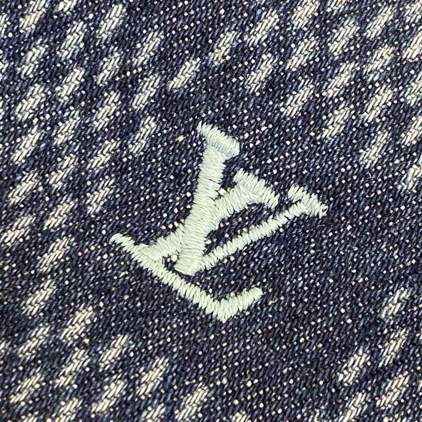 Louis Vuitton Printed Short-Sleeved Denim Shirt   1AFVQL - PerfectKickZ
