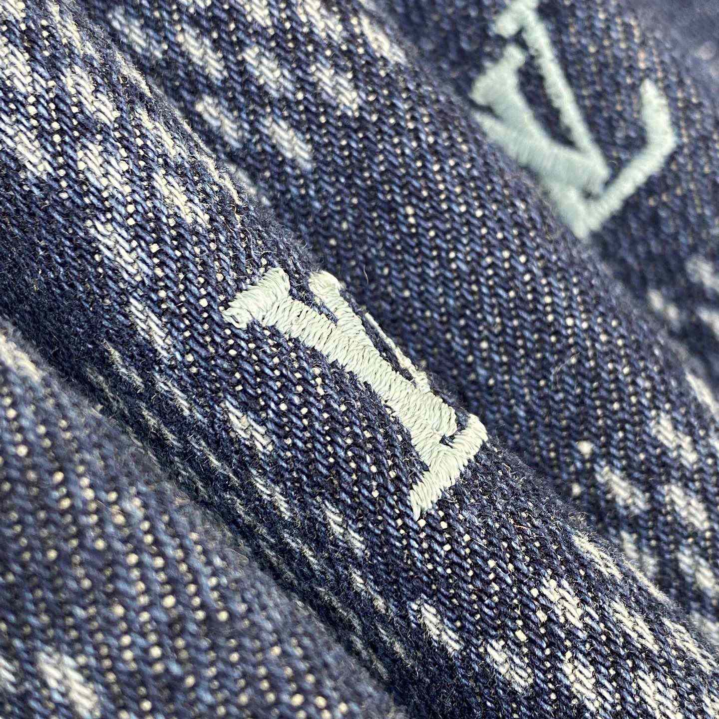Louis Vuitton Printed Short-Sleeved Denim Shirt   1AFVQL - PerfectKickZ
